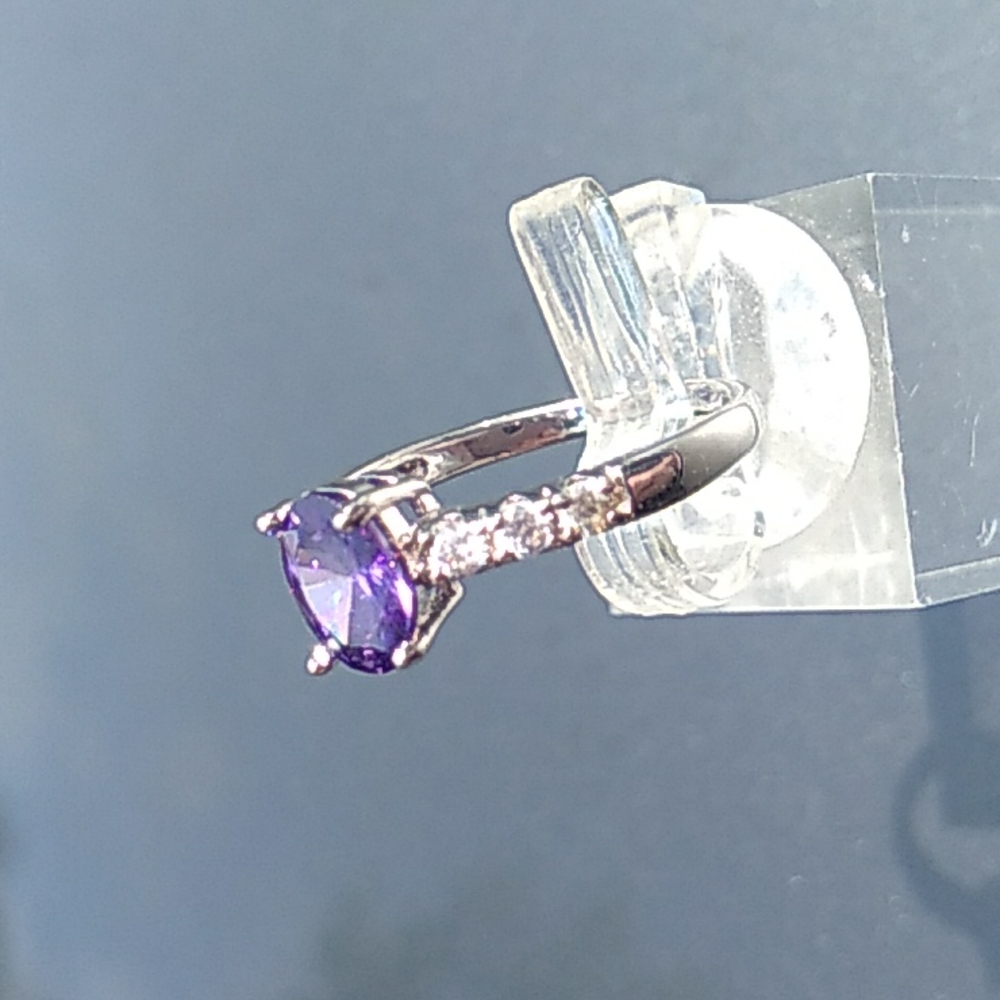 Amethyst and cubic zirconia fashion ring - Picture 2 of 6